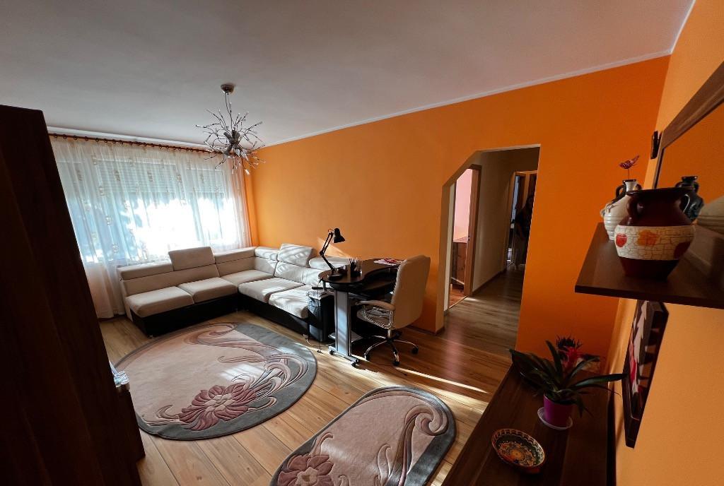 De inchiriat apartament 3 camere Micro 16