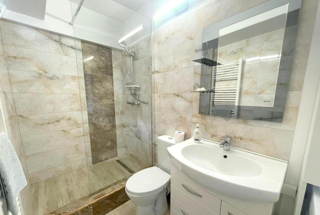 De inchiriat apartament 3 camere Micro 16