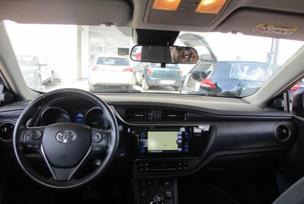 Toyota Auris Touring Sports 1 8 Hybrid 12 990 eur