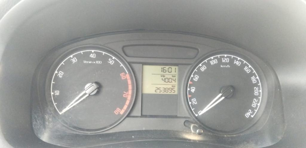 Skoda fabia 1 2 1 350 eur