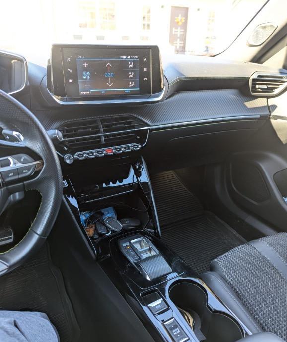 Peugeot 2008 GT 2023 Cumparat nou proprietar 36000km 21 900 EURO 21 900 lei