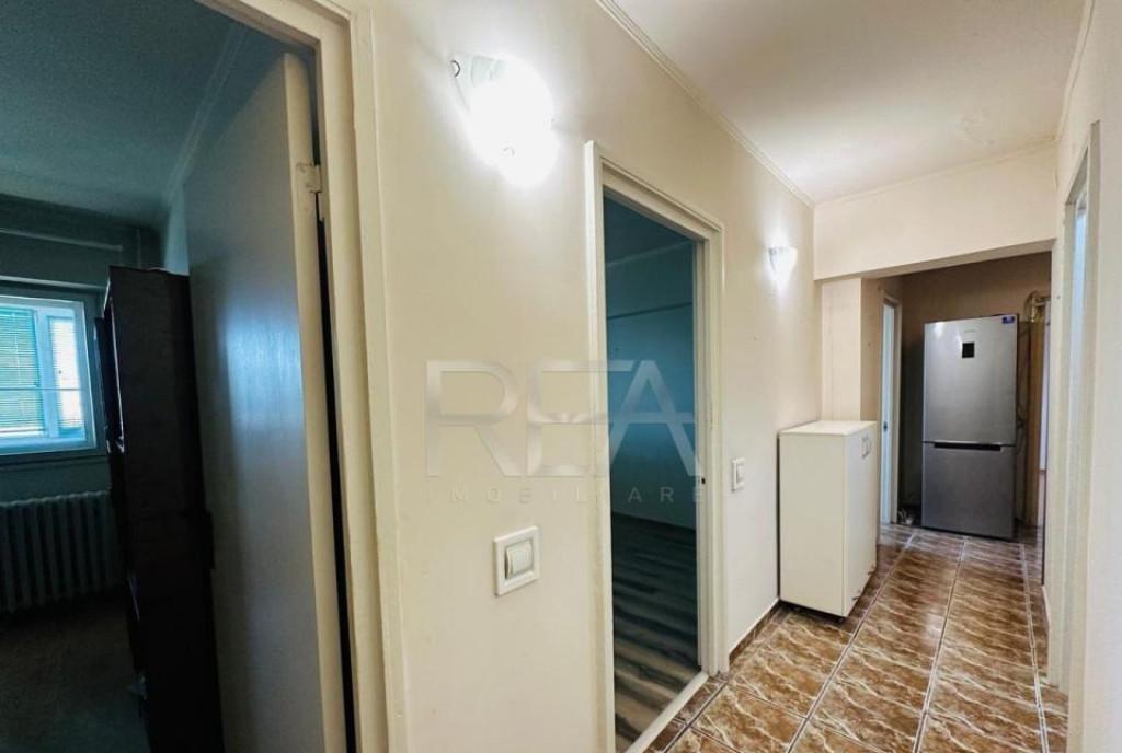 3 camere Colentina decomandat an 1977 80 mp