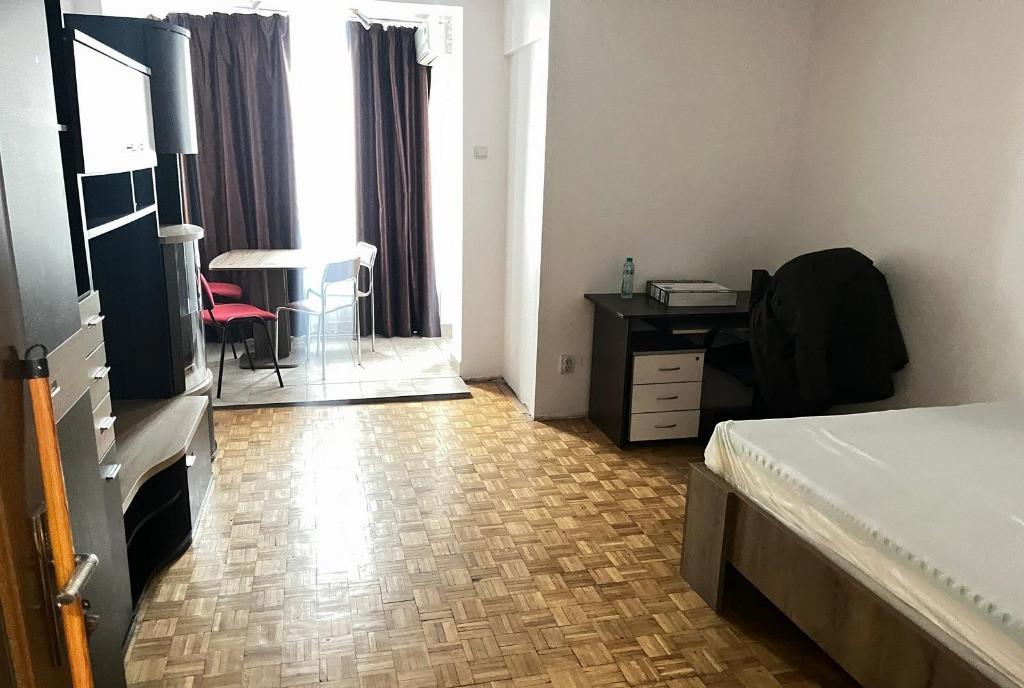 Garsoniera zona Giurgiului 2 statii de Eroii Revolutiei