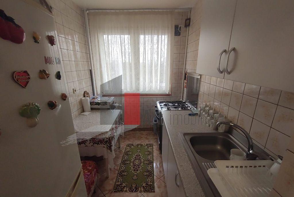 Vanzare apartament 3 camere semidecomandat Bd Obregia